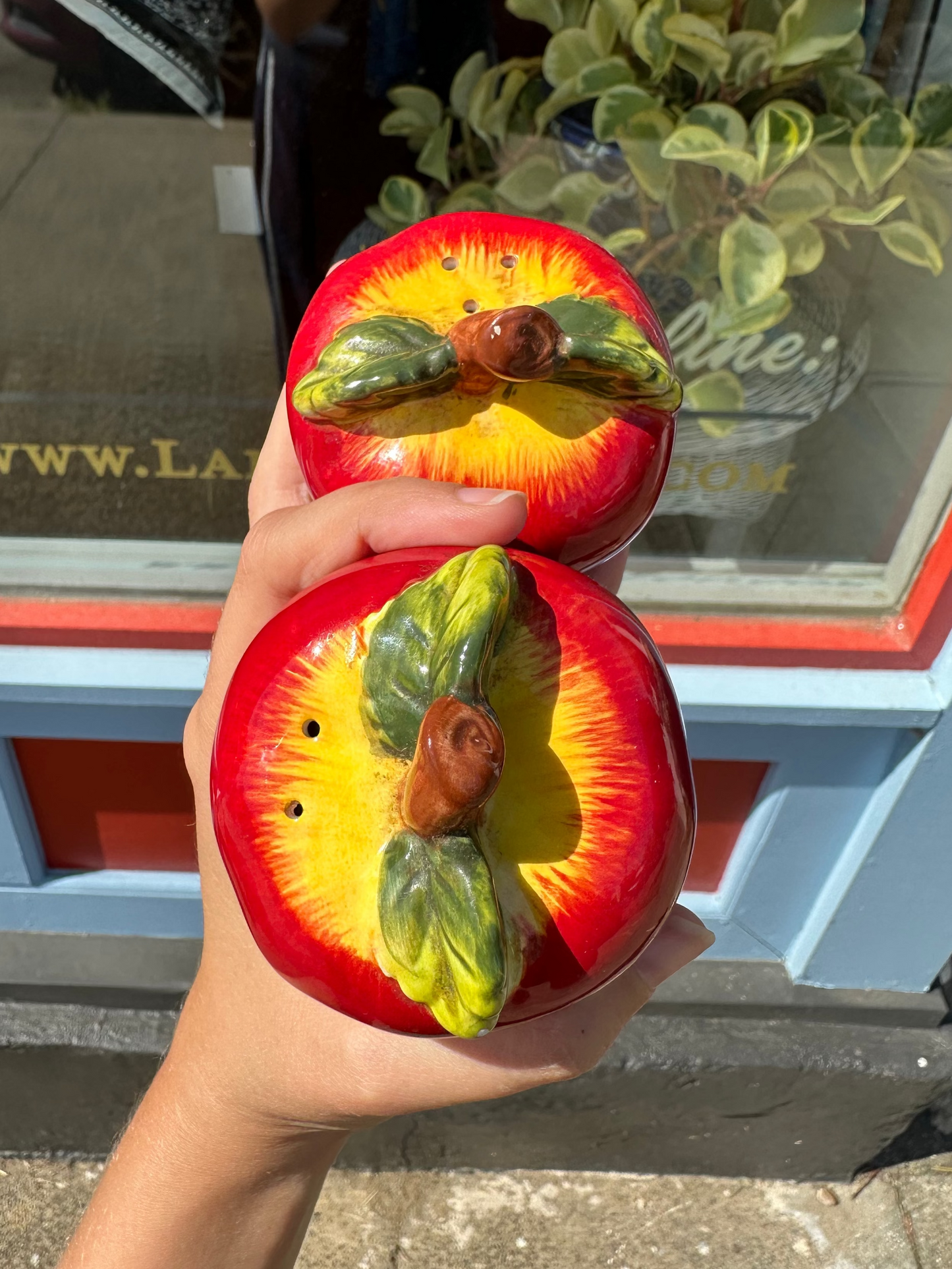 Vtg Apple Salt & Pep Shakers