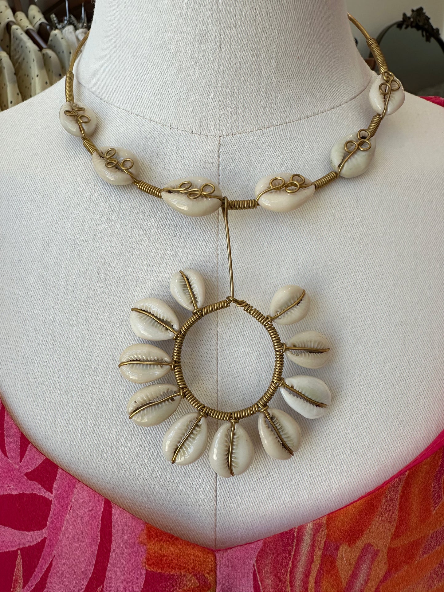 Mid-Century Shell Choker