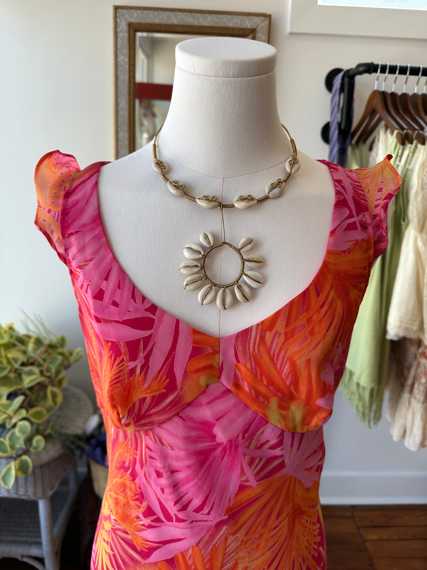 Mid-Century Shell Choker