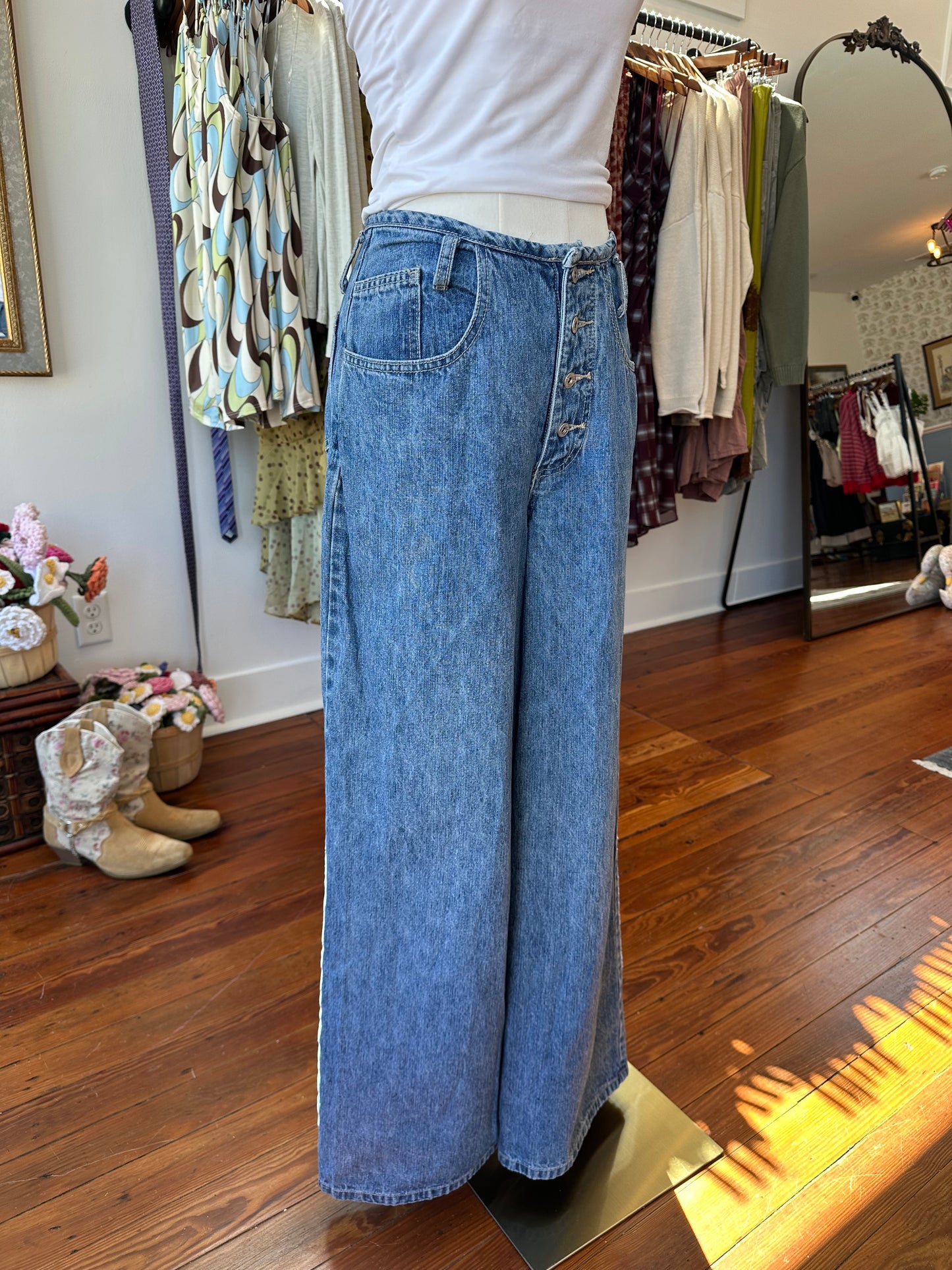 Vtg 90's Wide-Leg Jeans - 3/4