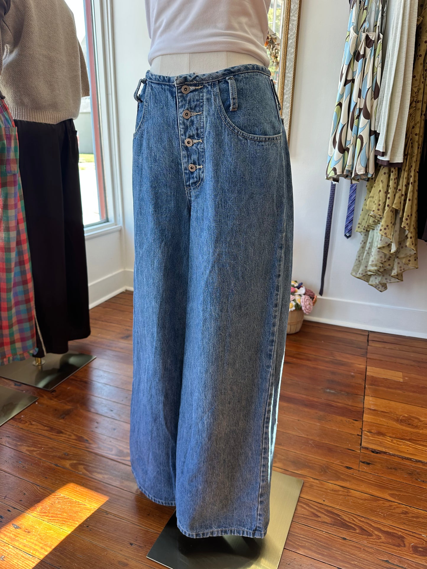 Vtg 90's Wide-Leg Jeans - 3/4