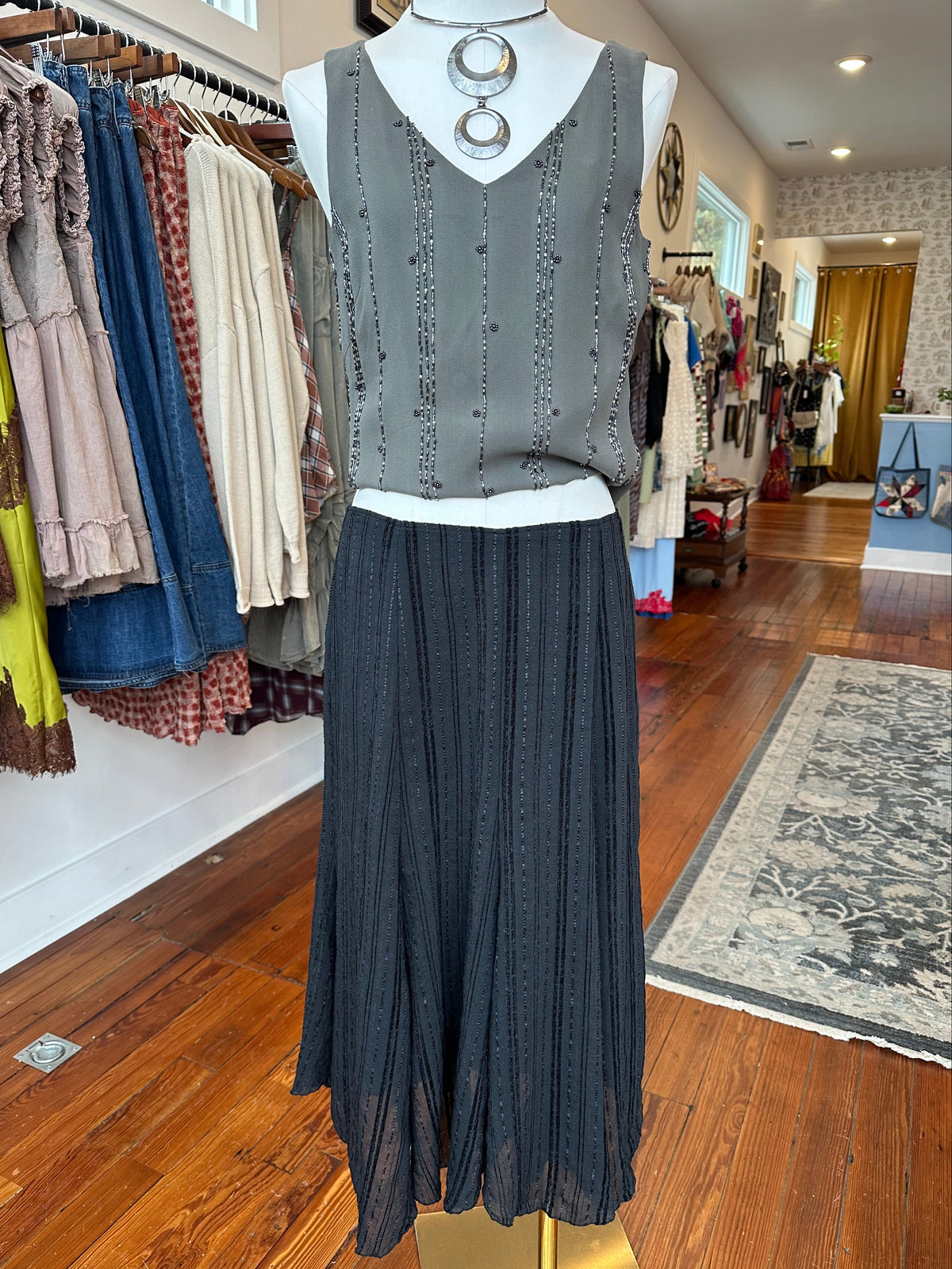 90's/Y2K Textured Black Midi Skirt - 6