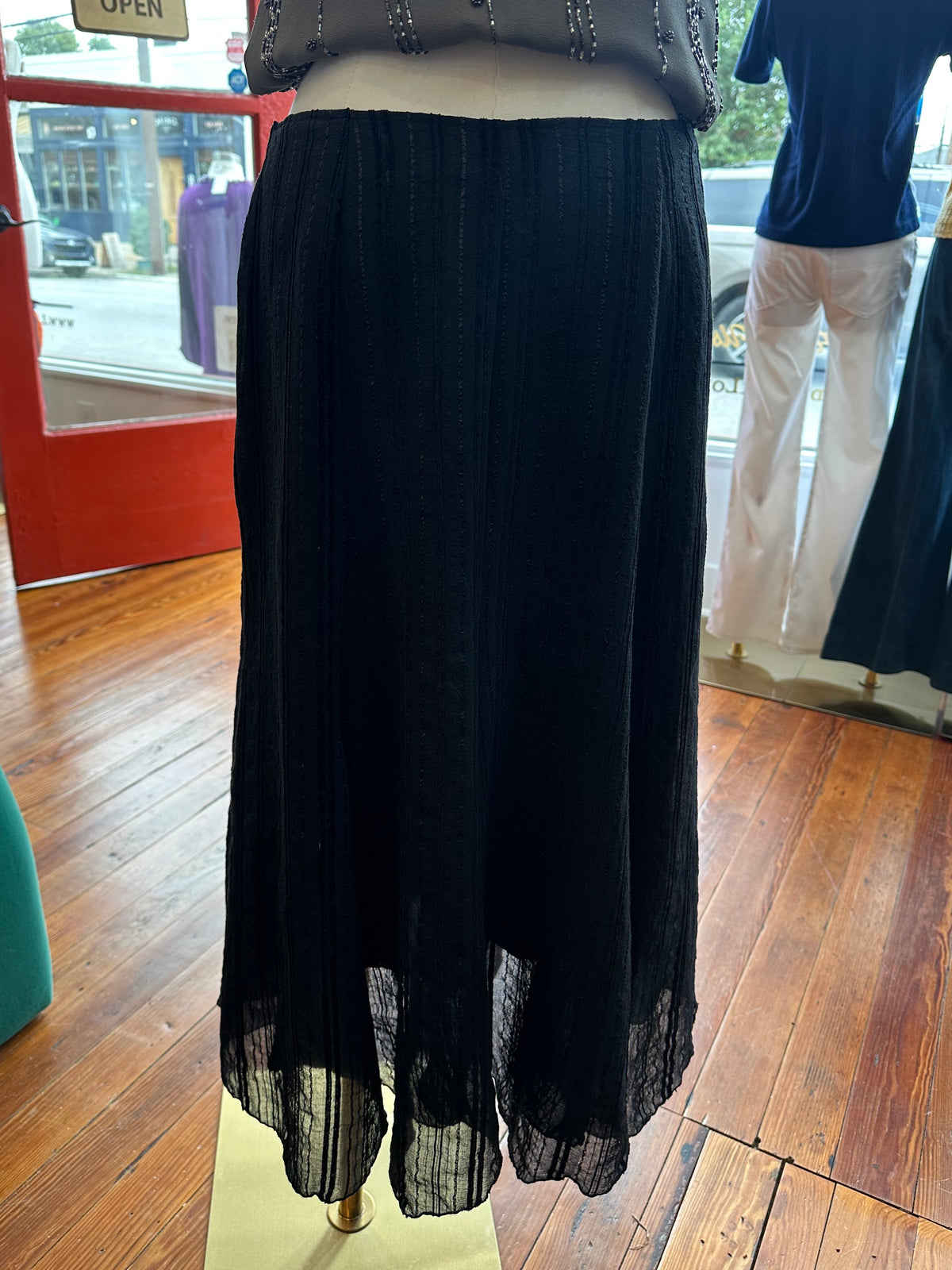 90's/Y2K Textured Black Midi Skirt - 6