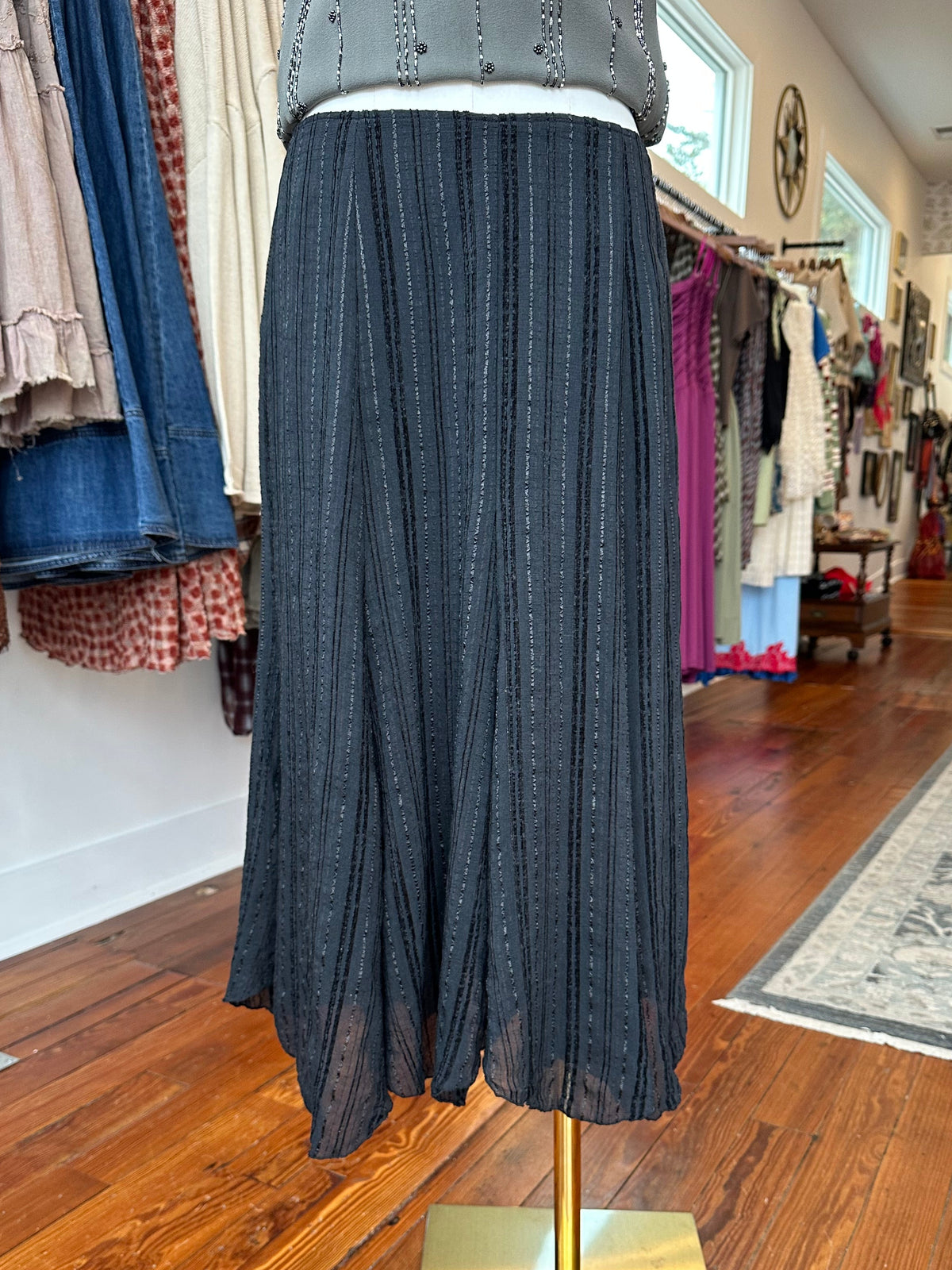 90's/Y2K Textured Black Midi Skirt - 6