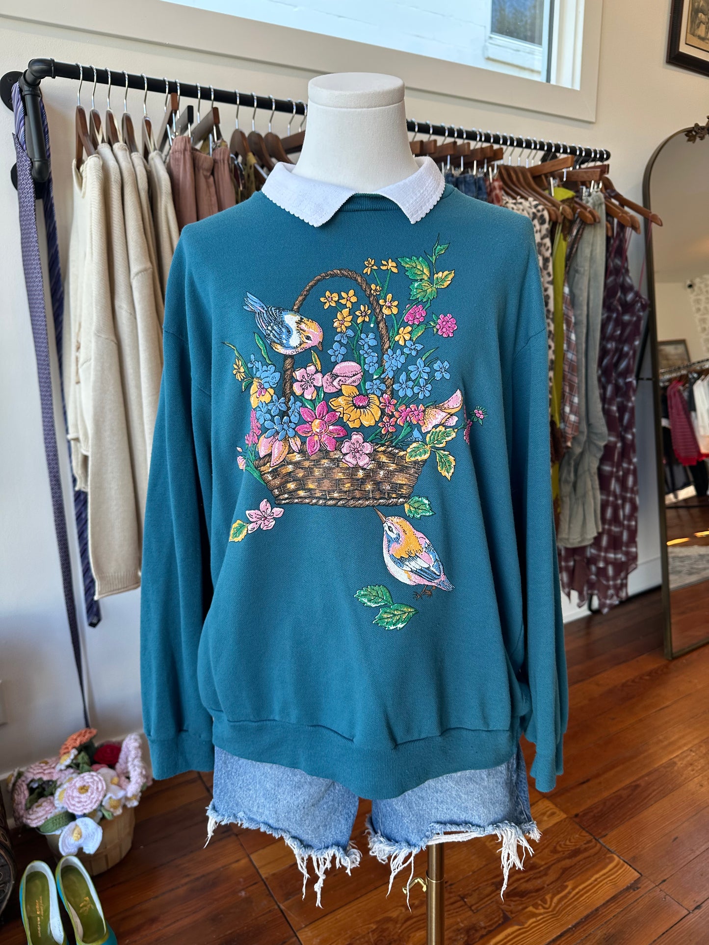 90's Collared Bird Sweatshirt - MEDIUM