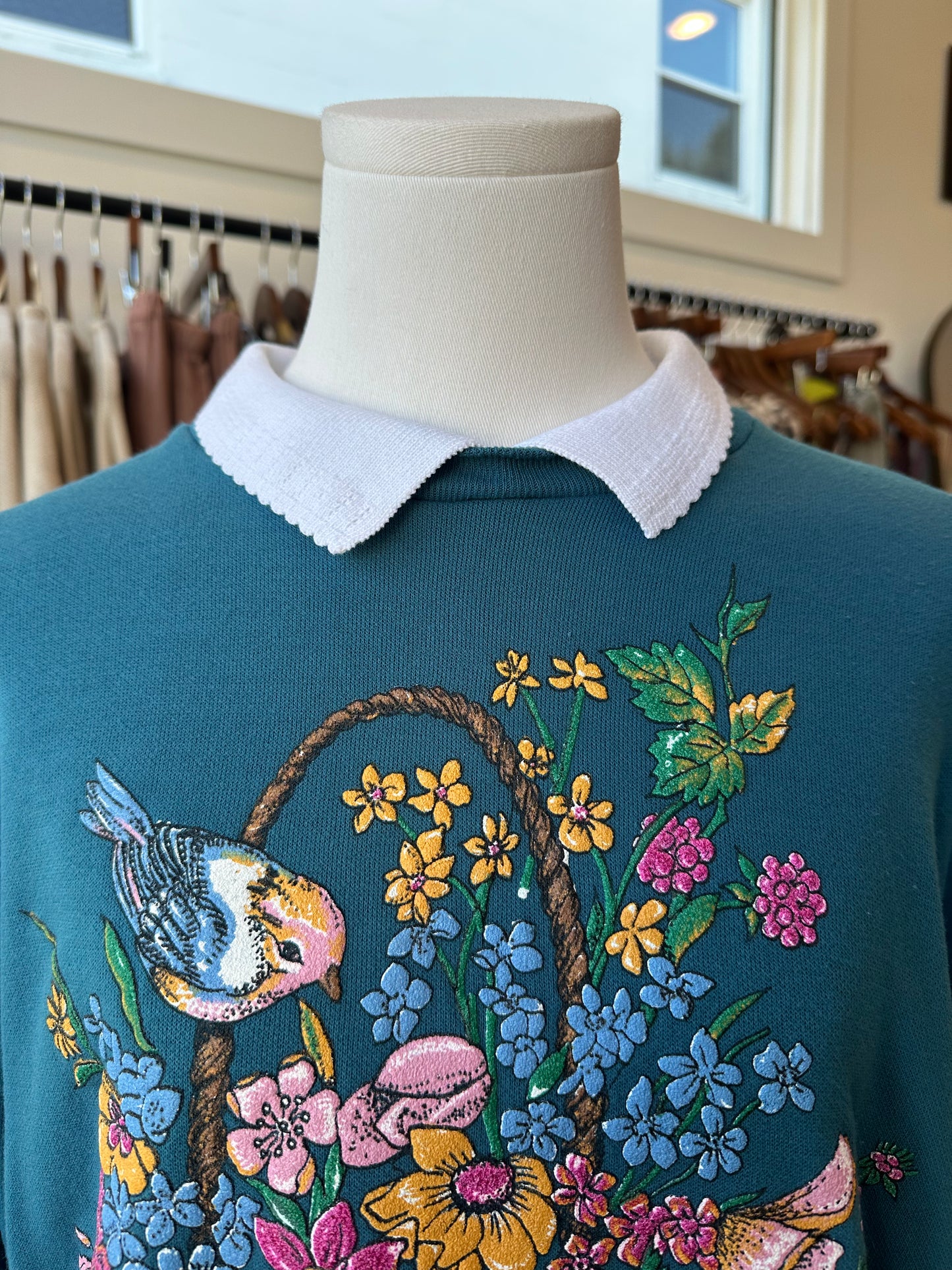 90's Collared Bird Sweatshirt - MEDIUM