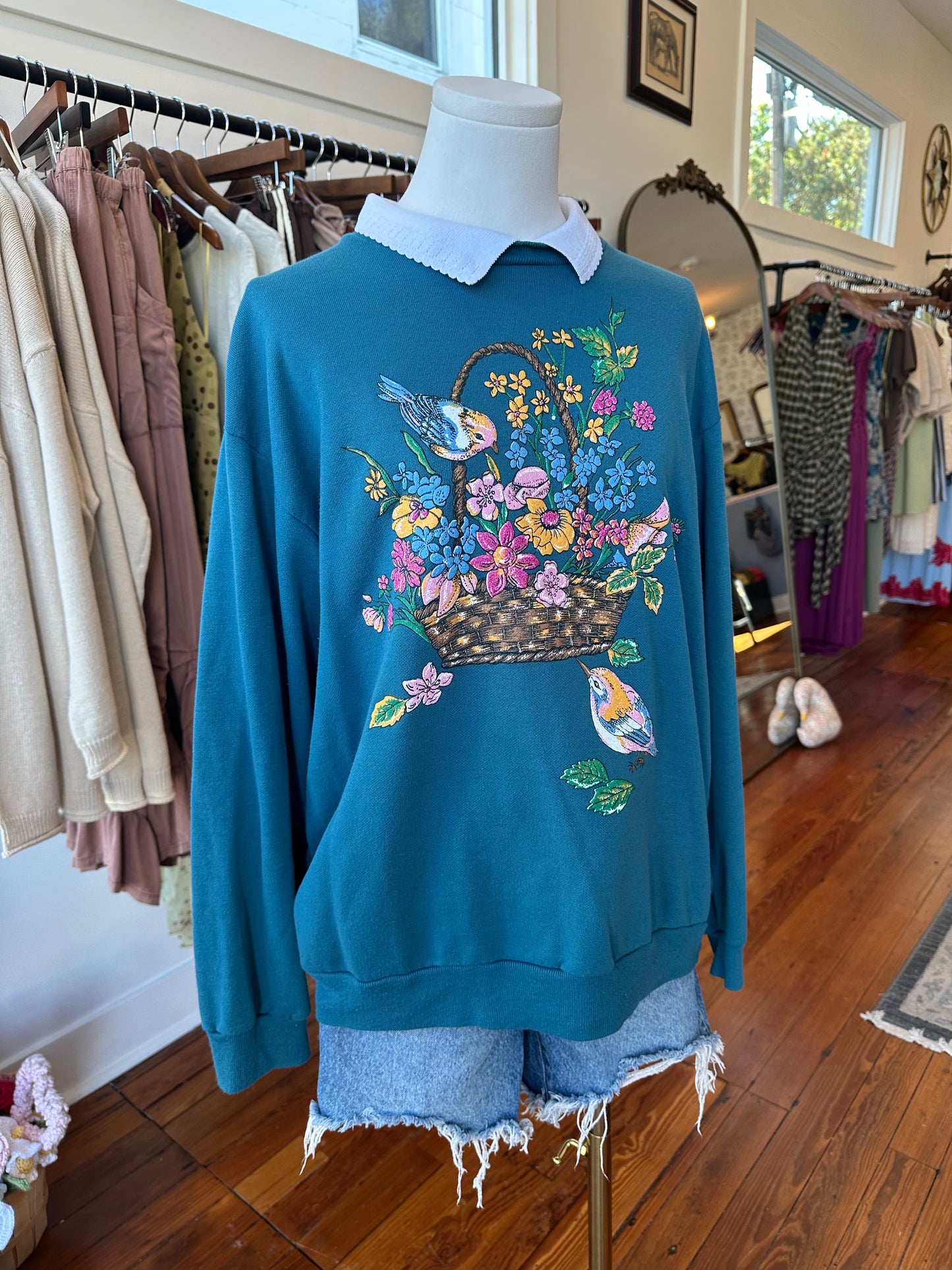 90's Collared Bird Sweatshirt - MEDIUM