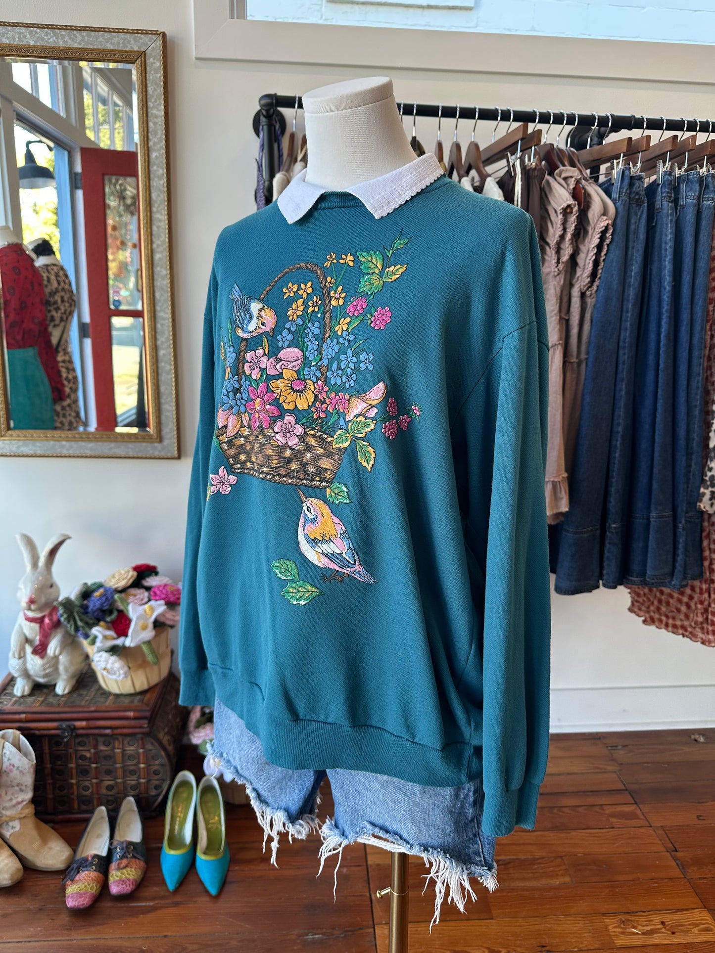 90's Collared Bird Sweatshirt - MEDIUM