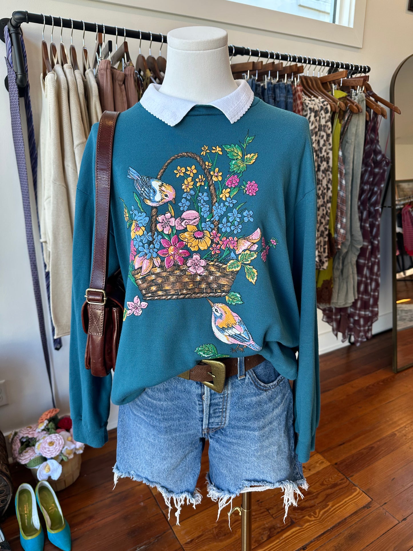 90's Collared Bird Sweatshirt - MEDIUM