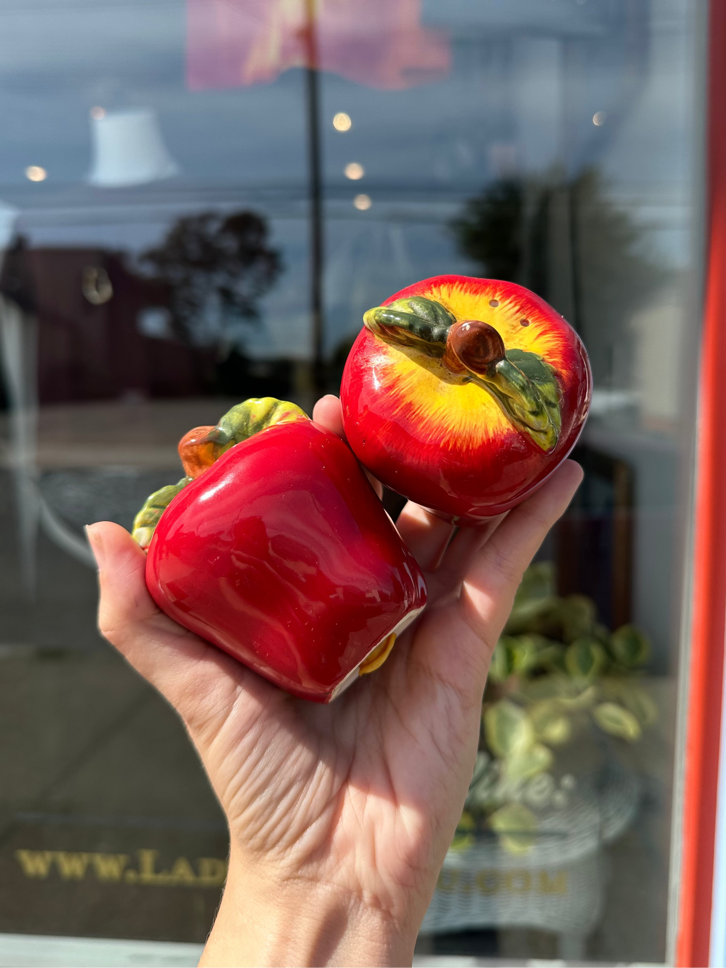 Vtg Apple Salt & Pep Shakers